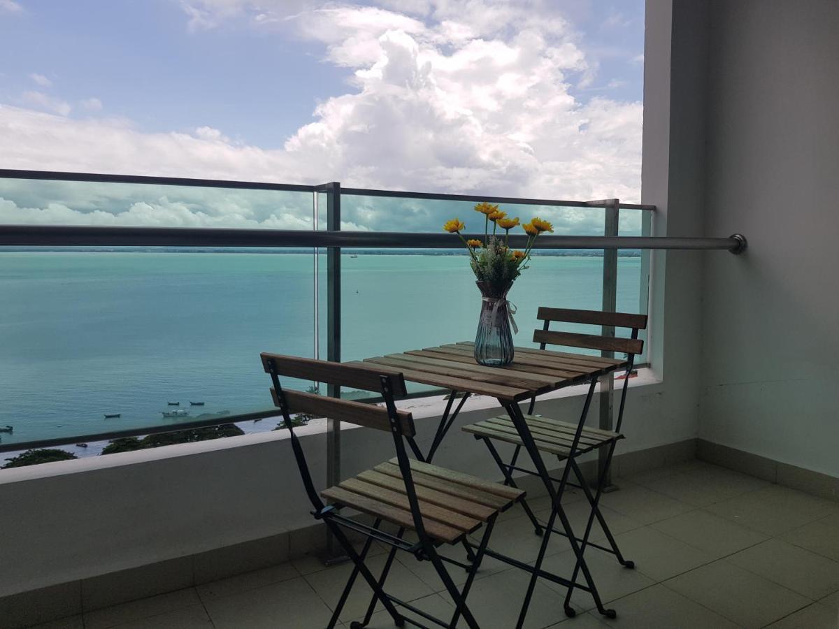 Mansion One Suite By Staycation Homestay George Town Buitenkant foto