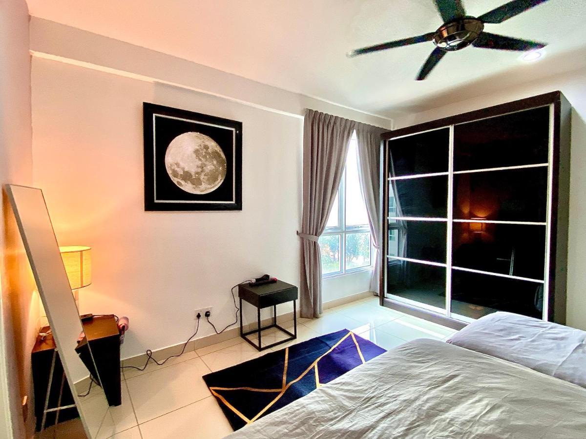 Mansion One Suite By Staycation Homestay George Town Buitenkant foto